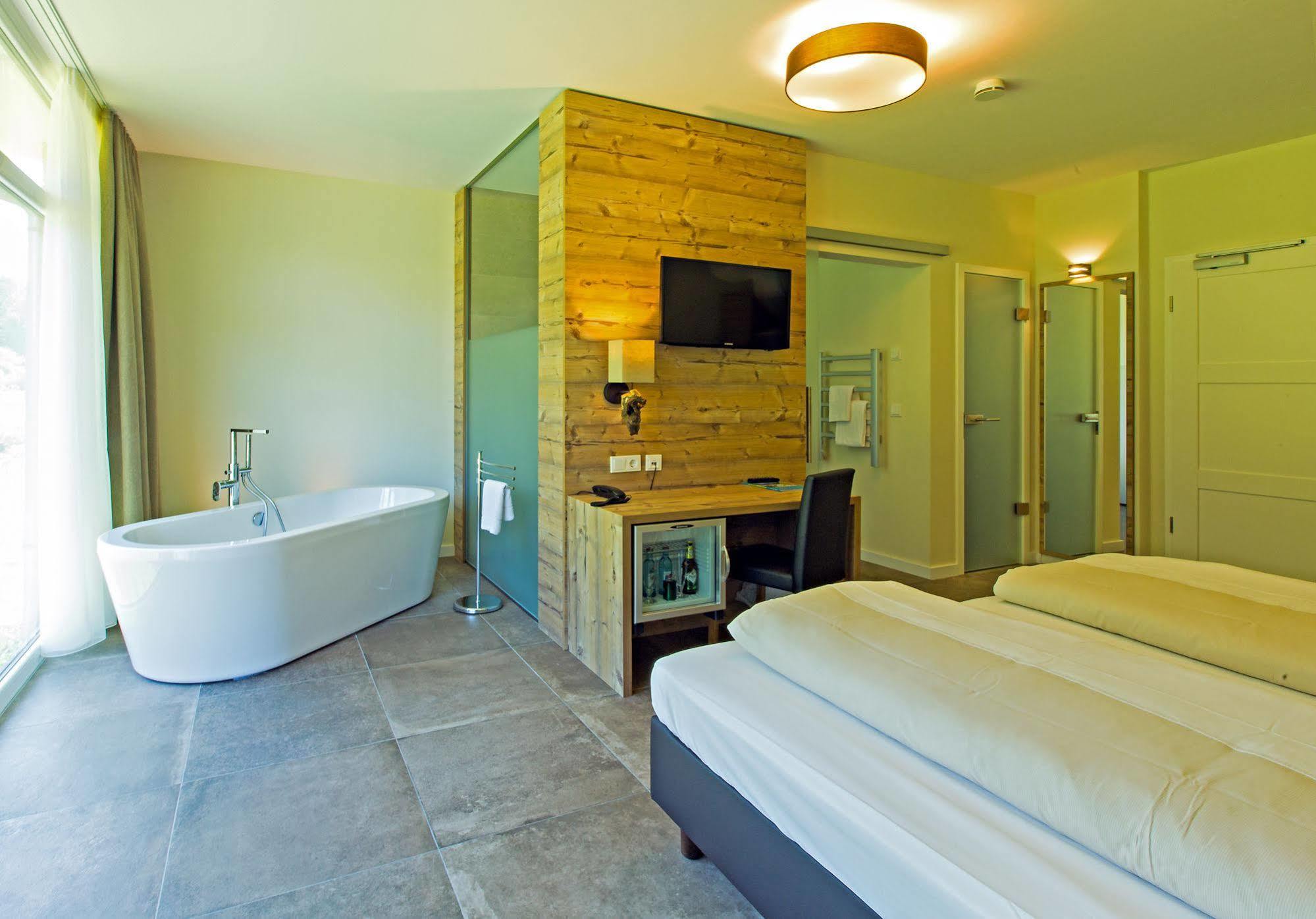 Landhotel Weihermuehle Thaleischweiler-Froschen Екстер'єр фото