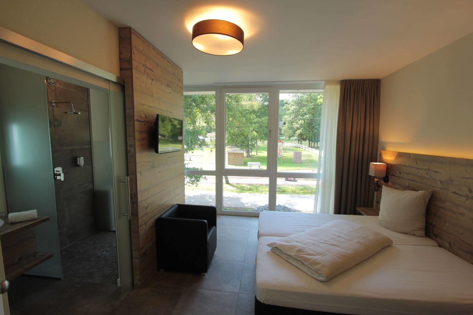 Landhotel Weihermuehle Thaleischweiler-Froschen Екстер'єр фото